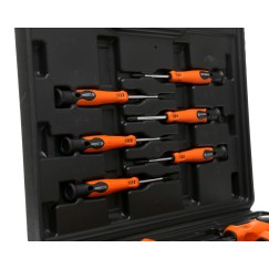 Zestaw śrubokrętów i bitów 32el. KD10902