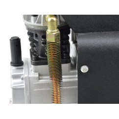 Kompresor olejowy 8L /mobilny/ (1)