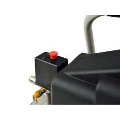 Kompresor olejowy 8L /mobilny/ (1)